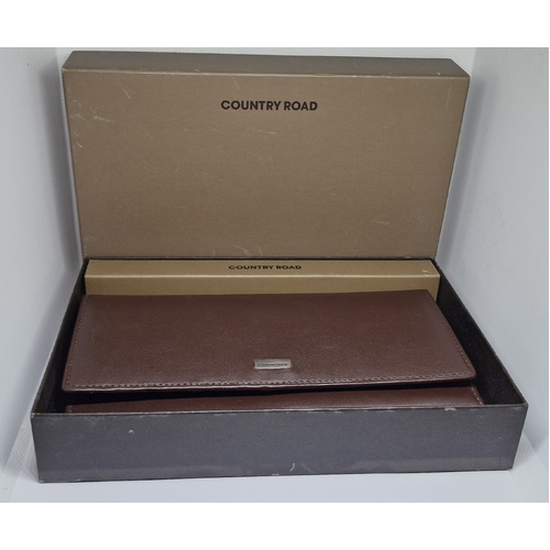 COUNTRY ROAD 19CM FLAPOVER CLUTCH PURSE INSIDE ZIP LEATHER (CHOCOLATE) 6110