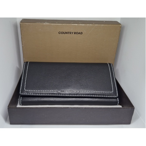 COUNTRY ROAD 19CM TRIFOLD FLAPOVER PURSE INSIDE ZIP SOFT LEATHER (BLACK) 6610
